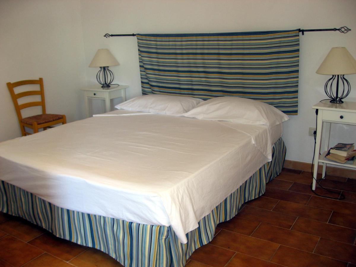 Nice Apartments In Waterfront Villa In Bosa Porto Alabe Tresnuraghes Exterior photo